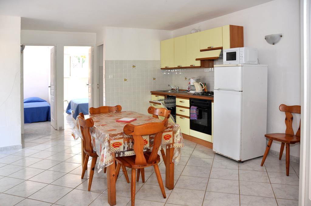 Aparthotel Sole E Mare Santa-Maria-Poggio  Pokój zdjęcie