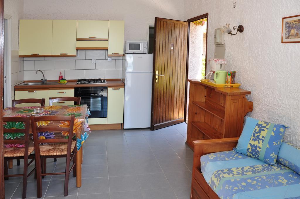 Aparthotel Sole E Mare Santa-Maria-Poggio  Pokój zdjęcie
