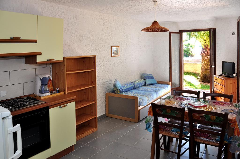 Aparthotel Sole E Mare Santa-Maria-Poggio  Pokój zdjęcie