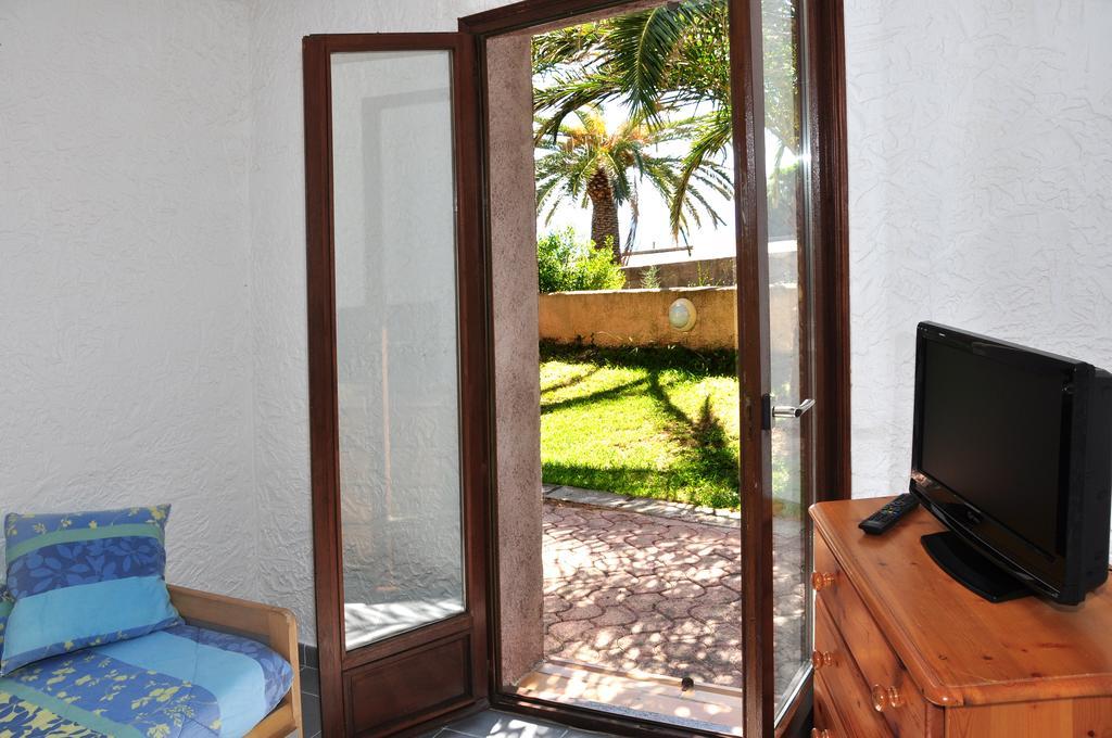 Aparthotel Sole E Mare Santa-Maria-Poggio  Pokój zdjęcie