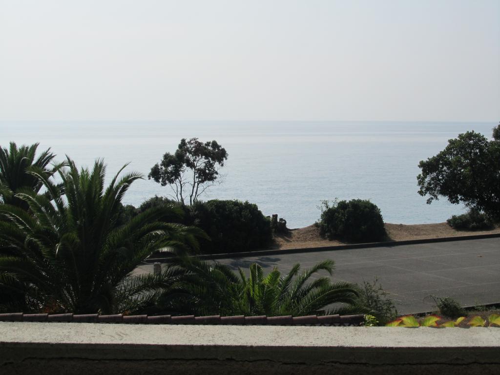 Aparthotel Sole E Mare Santa-Maria-Poggio  Pokój zdjęcie