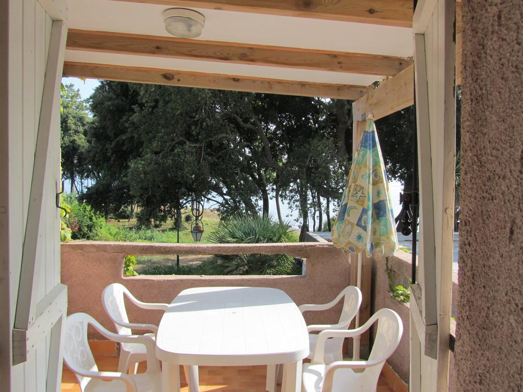 Aparthotel Sole E Mare Santa-Maria-Poggio  Pokój zdjęcie
