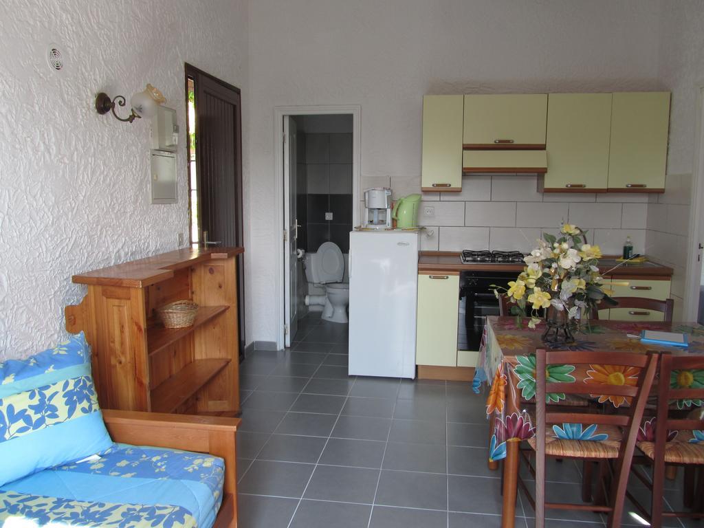 Aparthotel Sole E Mare Santa-Maria-Poggio  Pokój zdjęcie